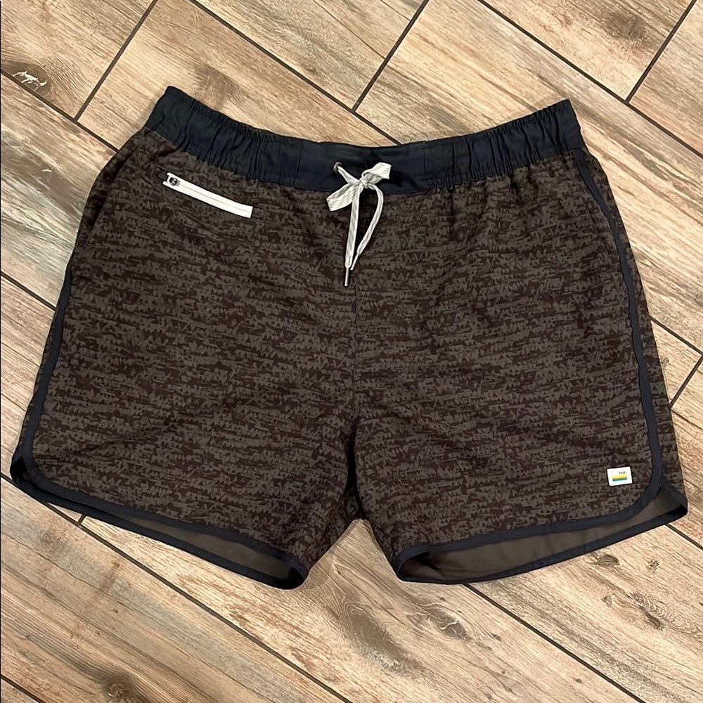 Vuori Banks short, 5” inseam, black and green